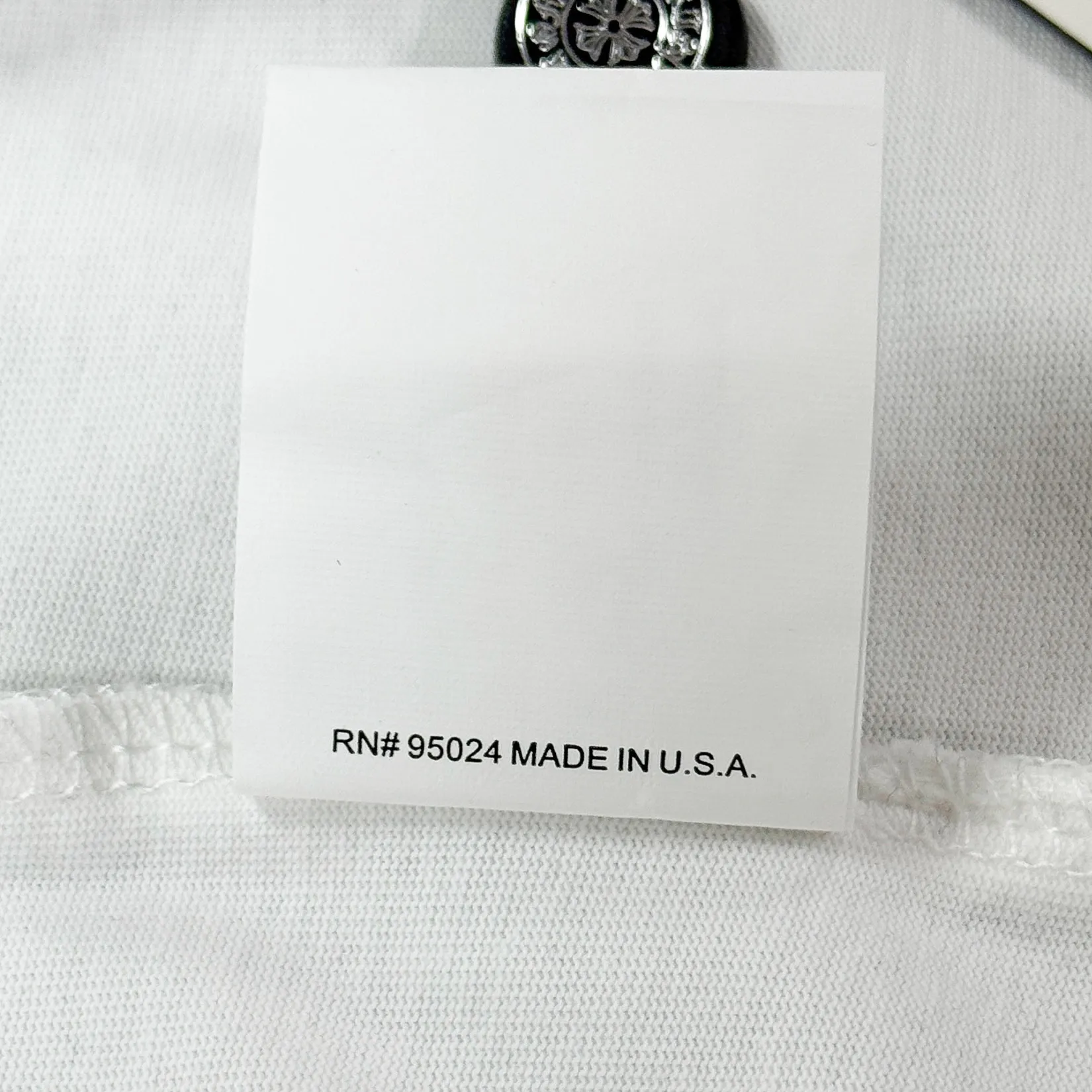 P170 Chrome Hearts Chrome Hearts 25 high version. The fabric is made of 300 grams of high-density pure cotton. It does not deform or shrink. It has three labels. It is the same style for men and women. Technology: suede foam printing. Color: white, black. SIZE: S-XL.